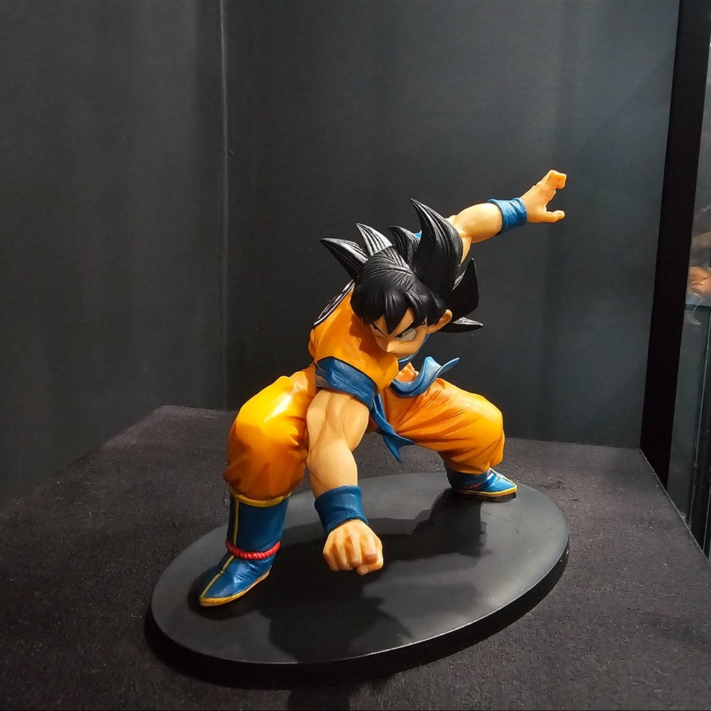 Dragon Ball Z Goku Action Figure in Orange Gi